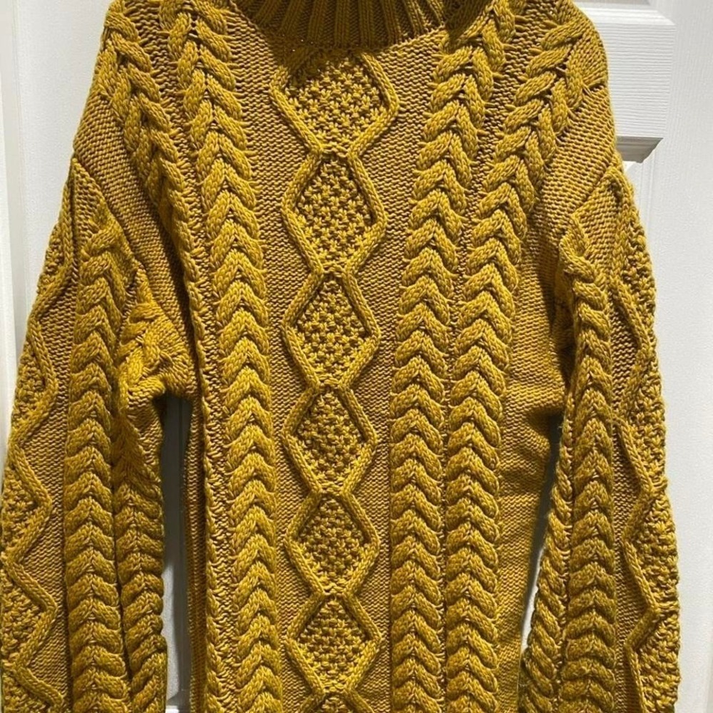 Forever 21 Gold cable knit mock neck sweater dress‎ Size large
